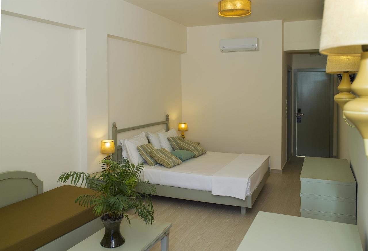 Double or Twin Room with Sea View